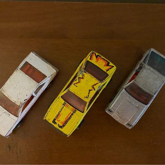 Set of 3 vintage die cast car toys hot wheels - Picture 2 of 3
